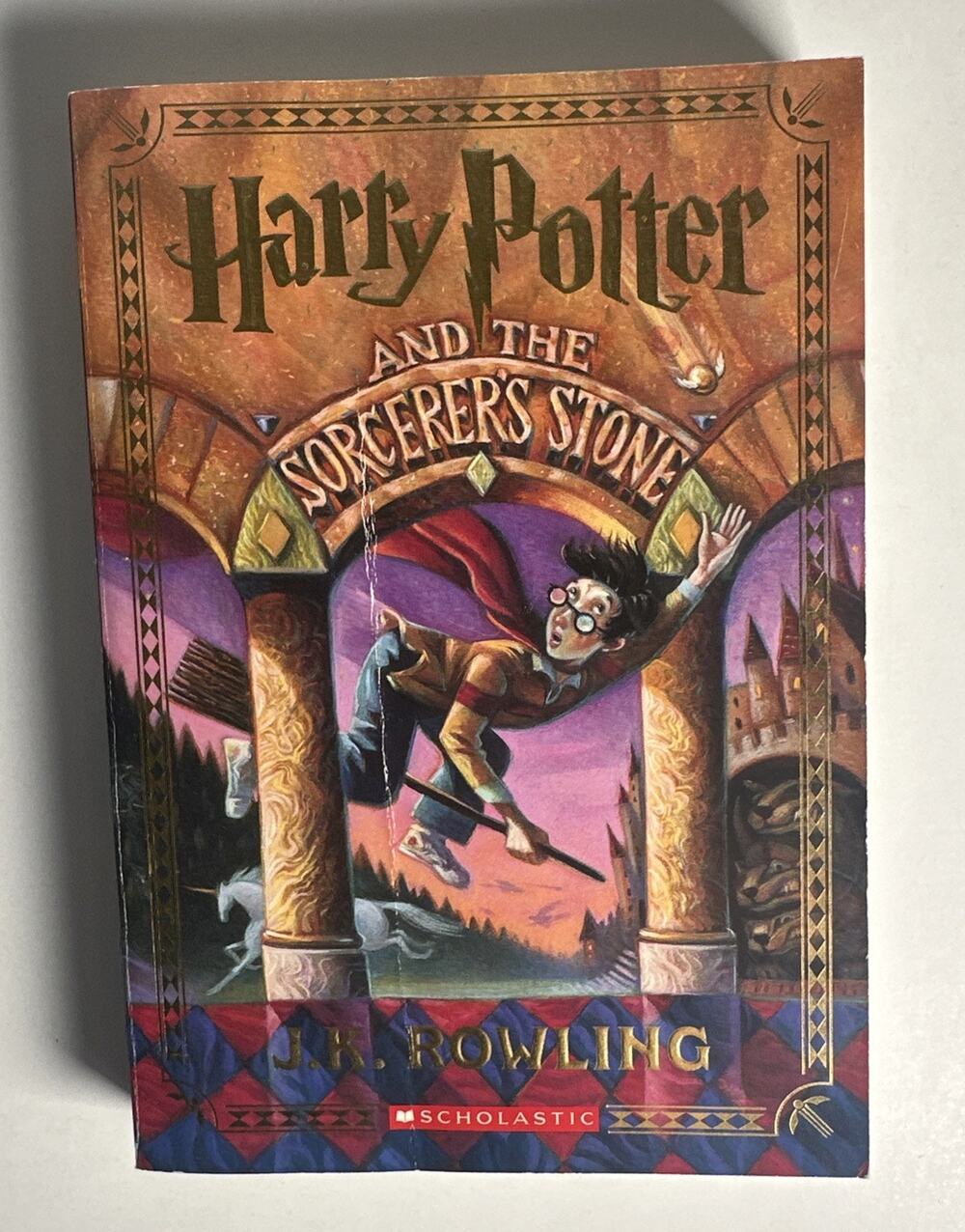 Harry Potter and the Sorcerers Stone (Harry Potter, Book 1) - Paperback - GOOD